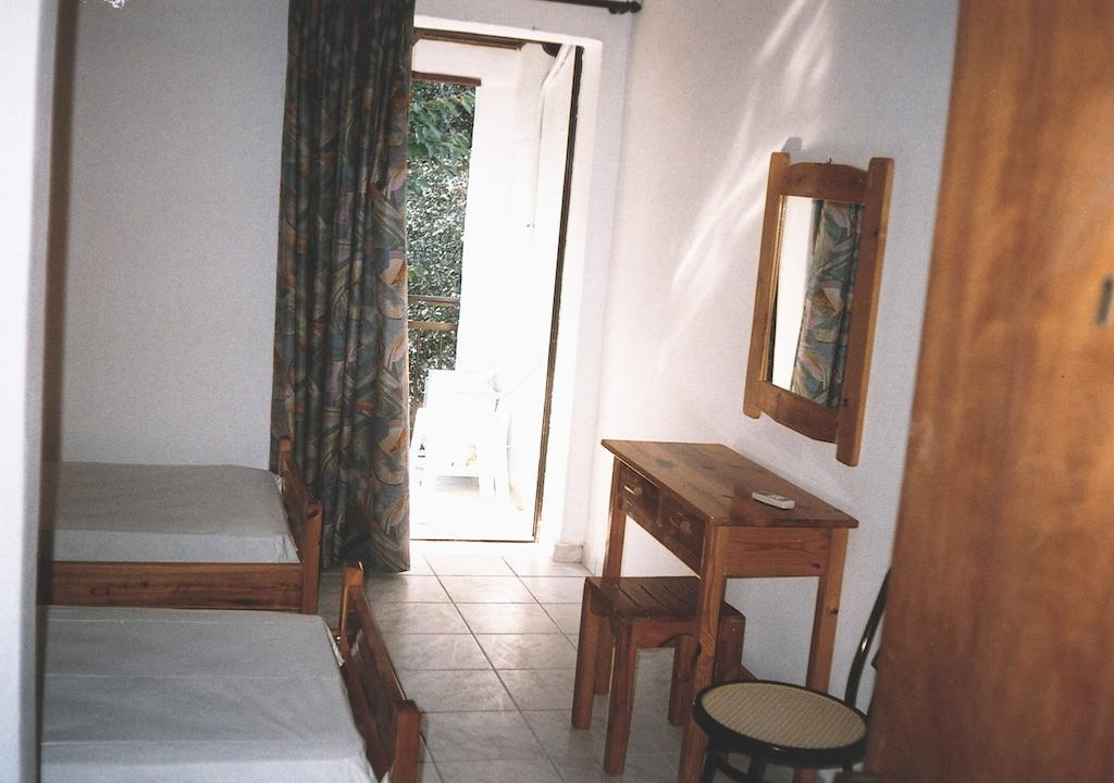 Dina'S Rooms Mesongí Kamer foto